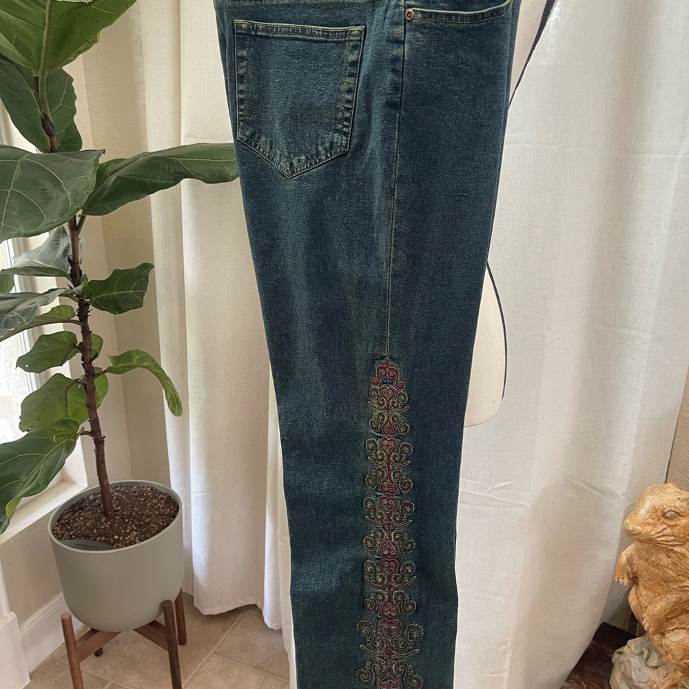 Sharon Young Faded Boot Cut Blue Jeans with Embroidery (Marked Size 4, run Lrg)